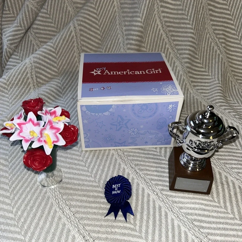 My American Girl Doll Pet Show Set trophy, flowers, ribbon, vase and Box A3